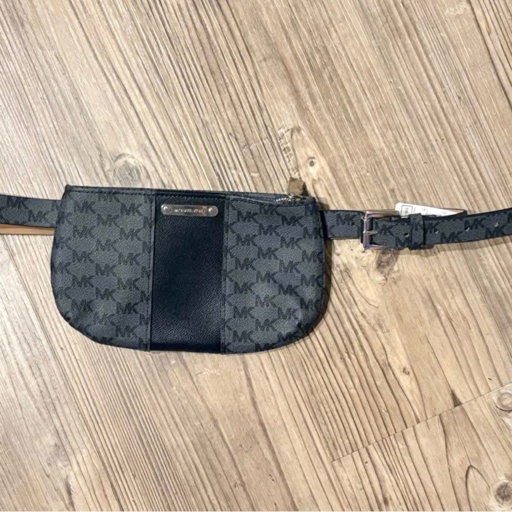 Michael Kors Jet Set Logo Belt Bag / Waist Bag
Black / Charcoal MK Monogram